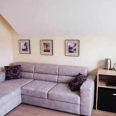 - Vesta Szálloda 3*